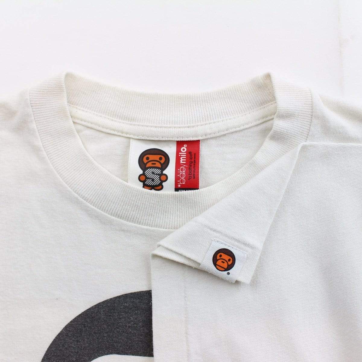 bape black baby milo figure logo tee white - SaruGeneral
