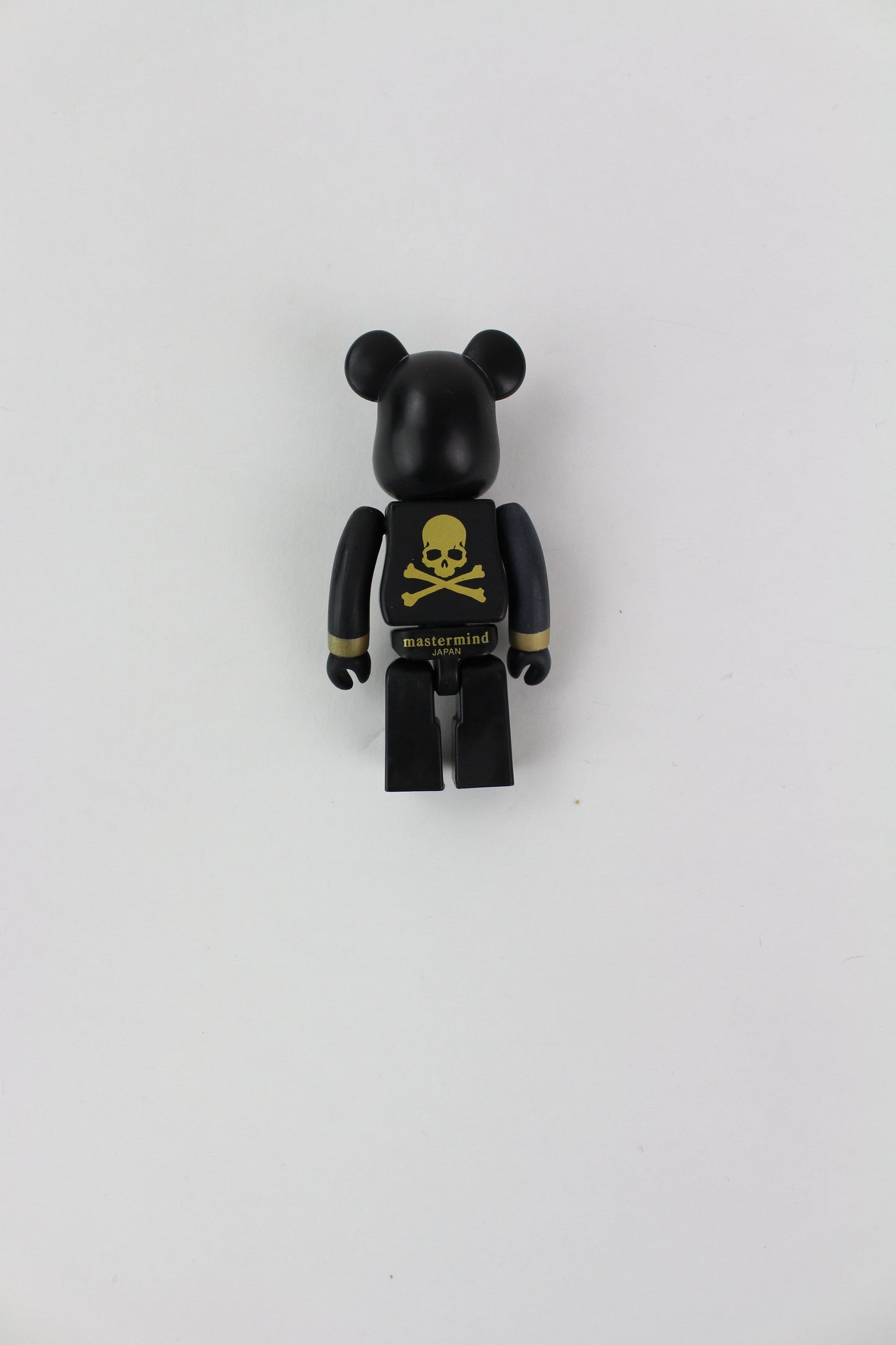 bape x bearbrick mastermind black gold 100% - SaruGeneral