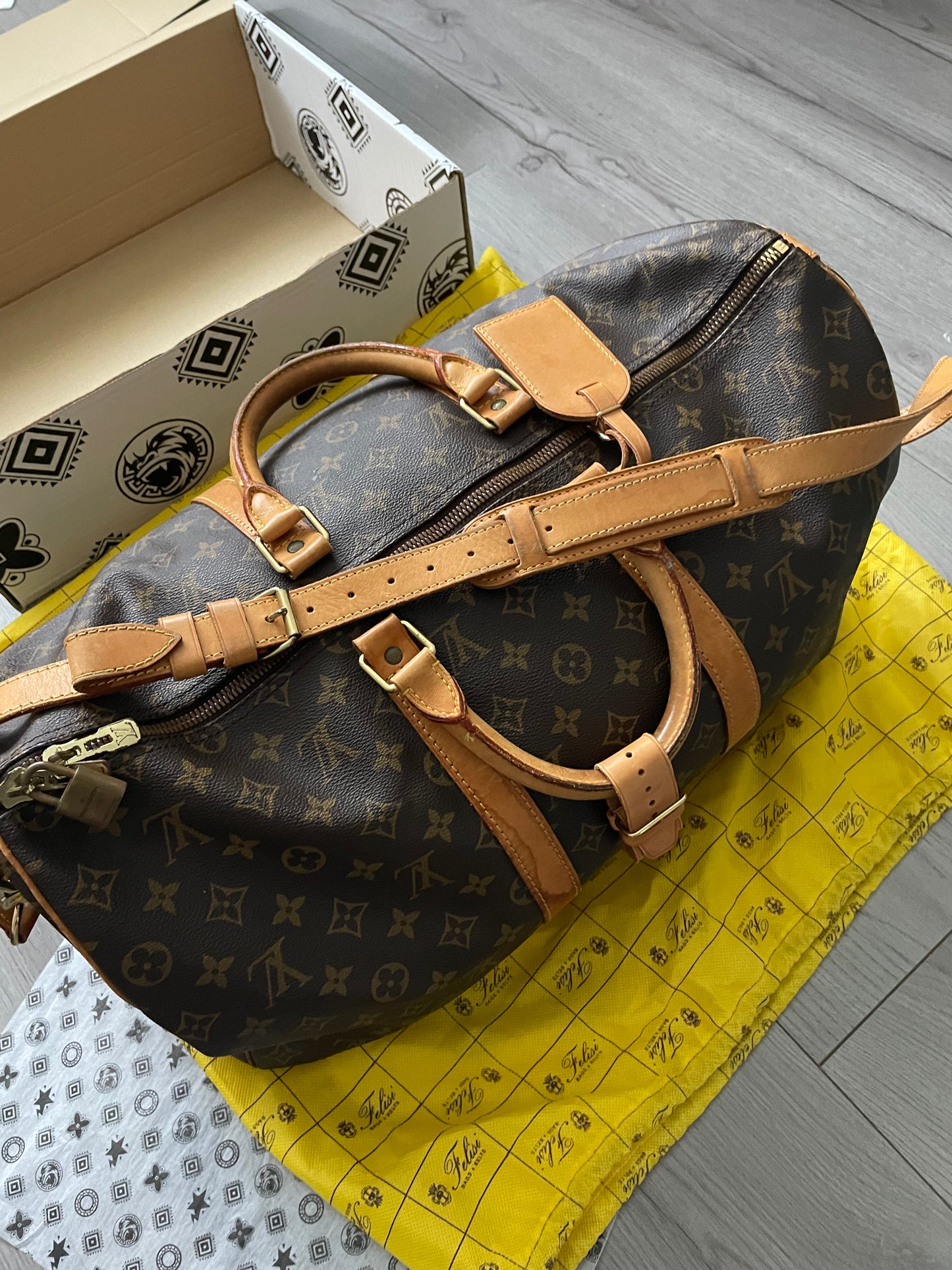 x5 Louis vuitton duffle box