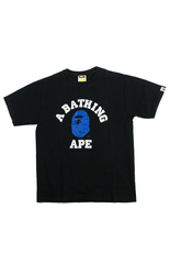 T-shirt Bape bleu argenté avec logo universitaire noir