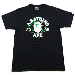 T-shirt Bape blanc avec logo universitaire vert Milo Outline 2005 noir