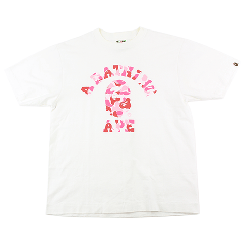 T-shirt Bape ABC rose camouflage avec logo universitaire blanc