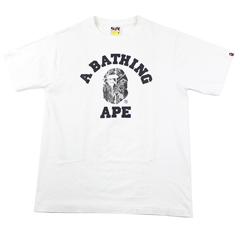 T-shirt Bape noir et blanc avec logo universitaire camouflage et feuilles