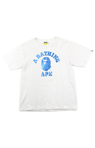 T-shirt Bape bleu avec logo universitaire blanc