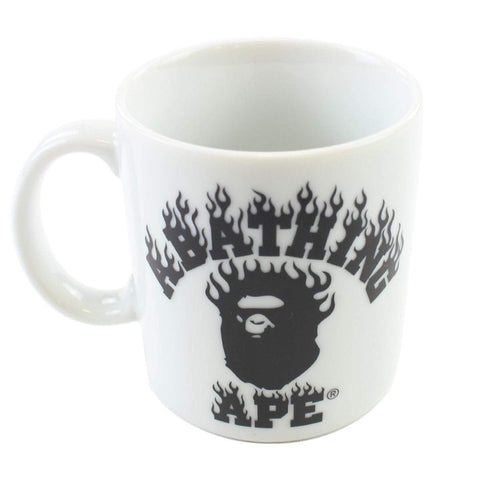Tasse blanche avec logo Bape Flame College