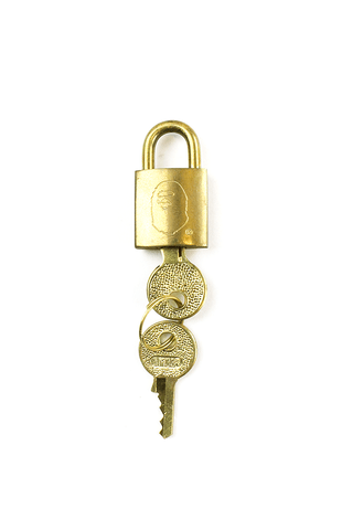 Cadenas et clé dorés Bape