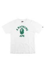 T-shirt Bape vert camouflage ABC avec logo universitaire blanc