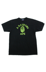 T-shirt Bape vert foncé camouflage avec logo universitaire ASNKA noir