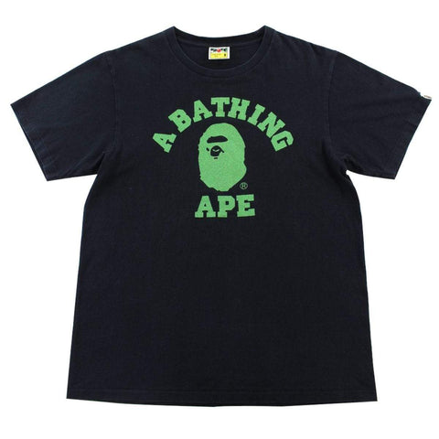 T-shirt Bape vert pailleté avec logo universitaire noir