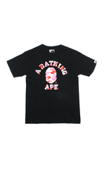 T-shirt Bape rose camouflage avec logo universitaire noir