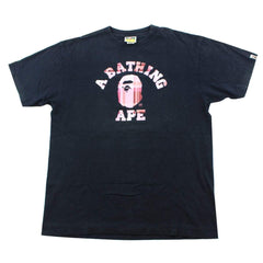 T-shirt Bape rose à carreaux avec logo universitaire noir