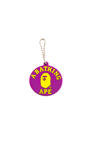 Porte-clés Bape violet et jaune avec logo universitaire