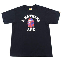 T-shirt Bape rouge et bleu à logo universitaire en tartan noir