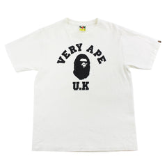 T-shirt Bape Very Ape UK College avec logo blanc
