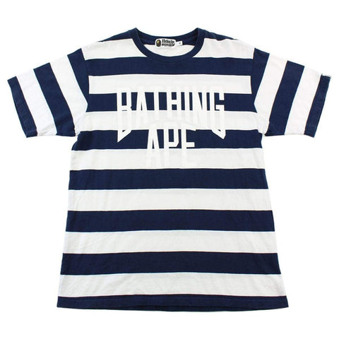 T-shirt rayé bleu marine avec texte Bathing Ape de Bape blanc