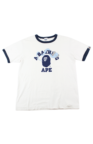 T-shirt Bape x Kaws bleu avec logo universitaire blanc