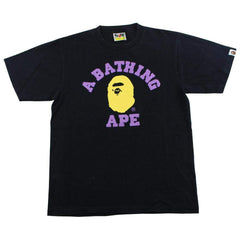 T-shirt Bape violet et jaune avec logo universitaire noir