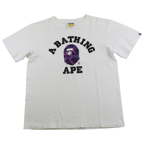 T-shirt Bape violet camouflage avec logo universitaire blanc 1