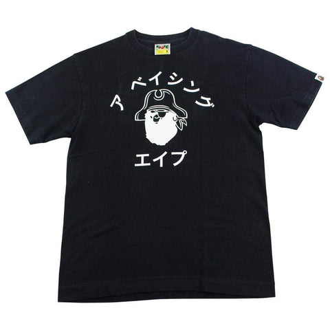 T-shirt Bape Pirate Store Katakana avec logo universitaire noir