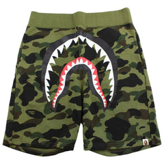 short camouflage vert requin Bape 1st