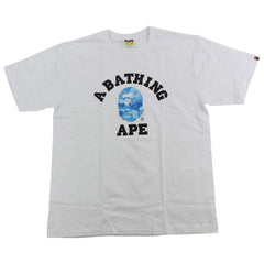 T-shirt Bape ABC bleu flamme camouflage avec logo universitaire blanc