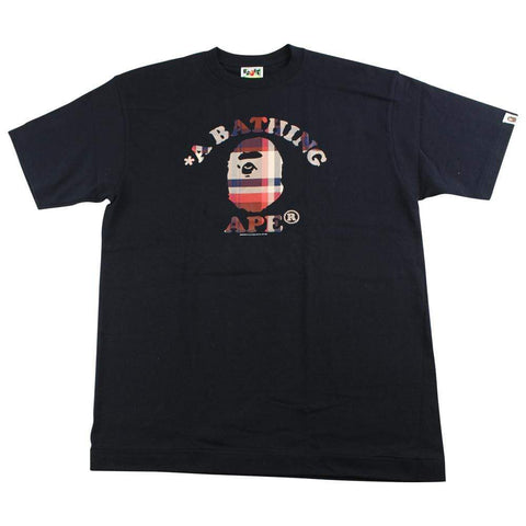 T-shirt Bape à carreaux rouges et logo universitaire noir