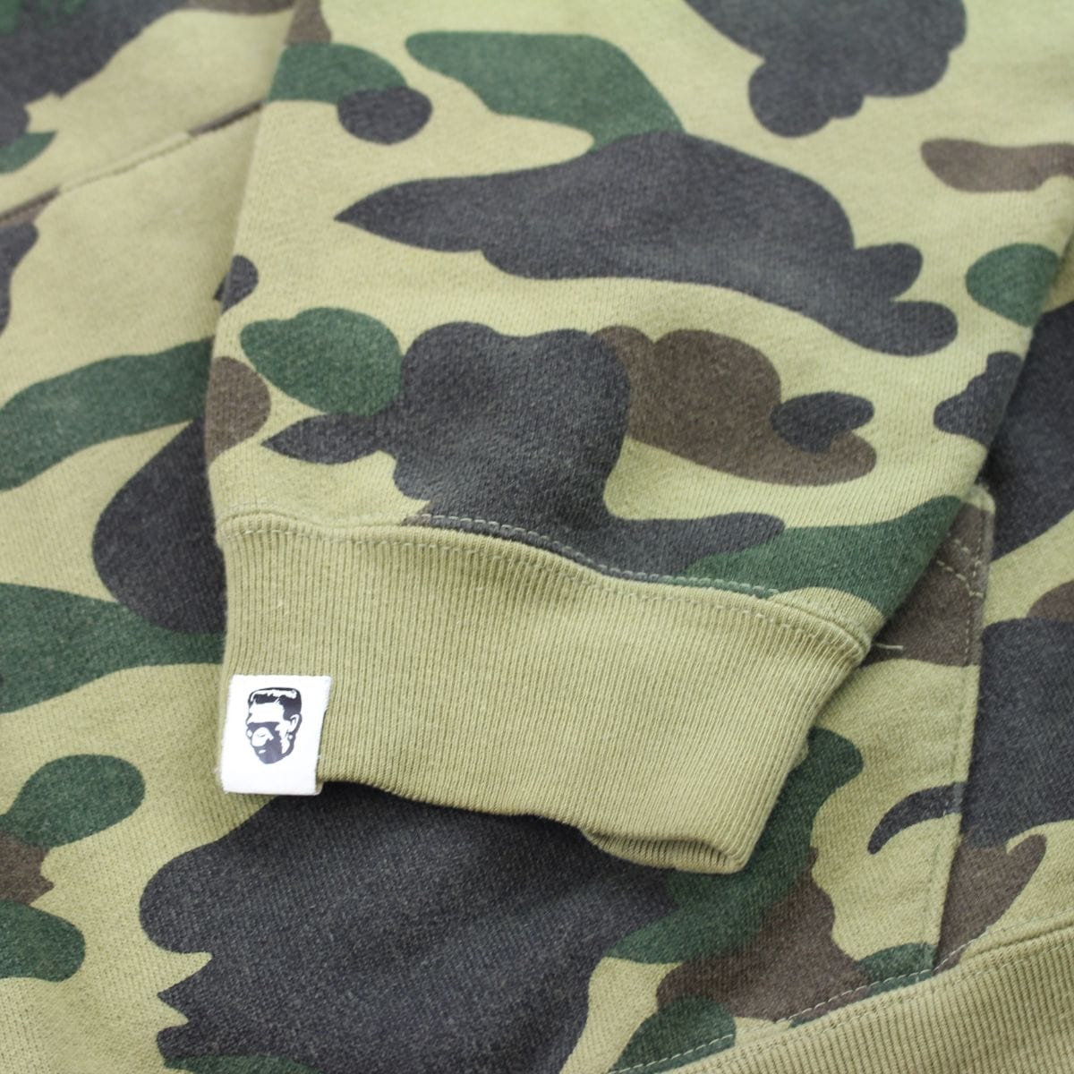 Bape 1st green camo shark - SaruGeneral