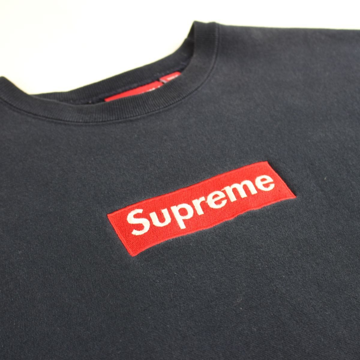 Supreme red on navy box logo crewneck early 2000's – SARUGENERAL