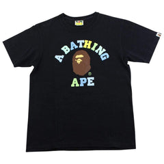 T-shirt Bape noir avec logo universitaire et texte dégradé