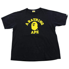 T-shirt Bape jaune avec logo universitaire noir