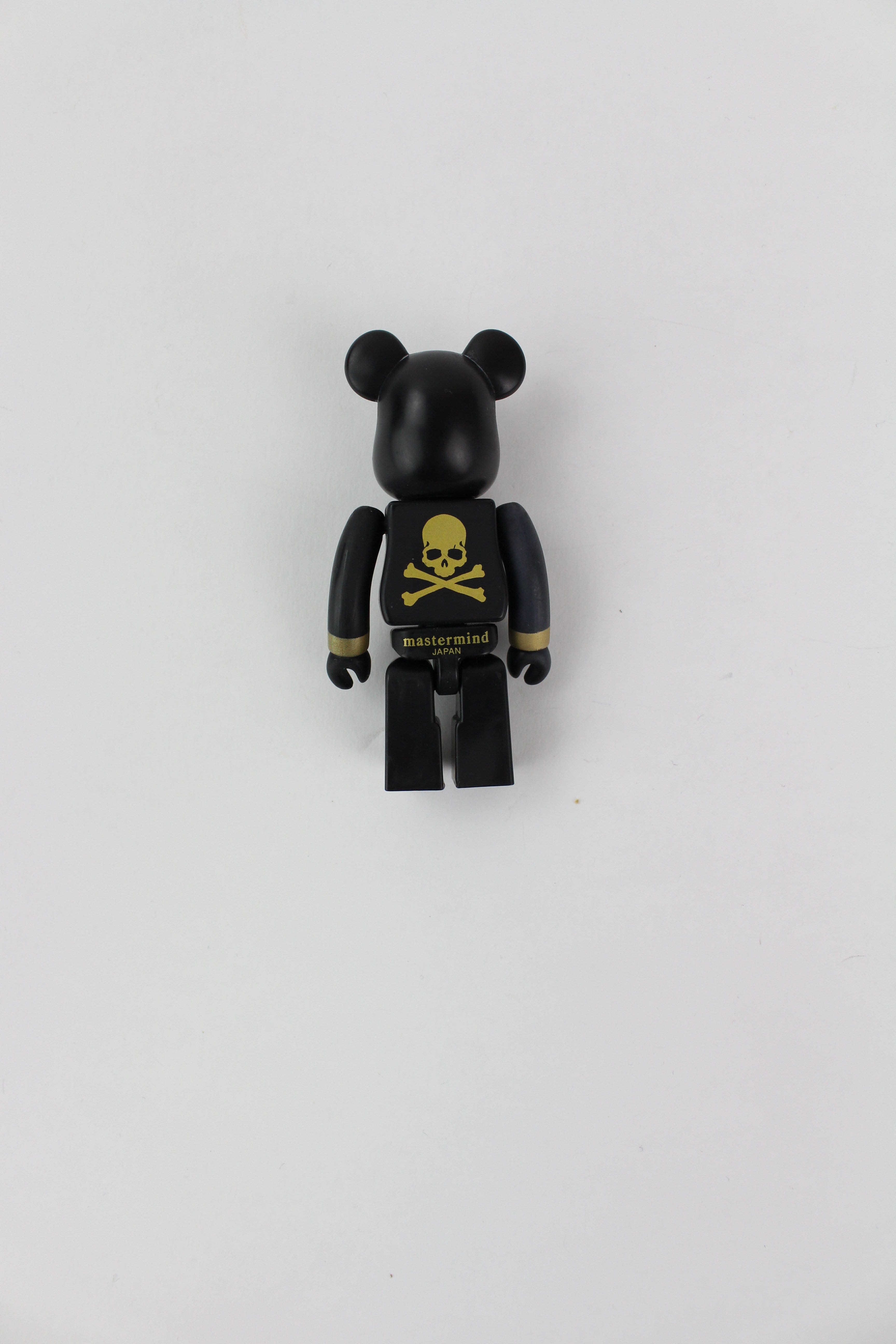 bape x bearbrick mastermind black gold 100% – SARUGENERAL